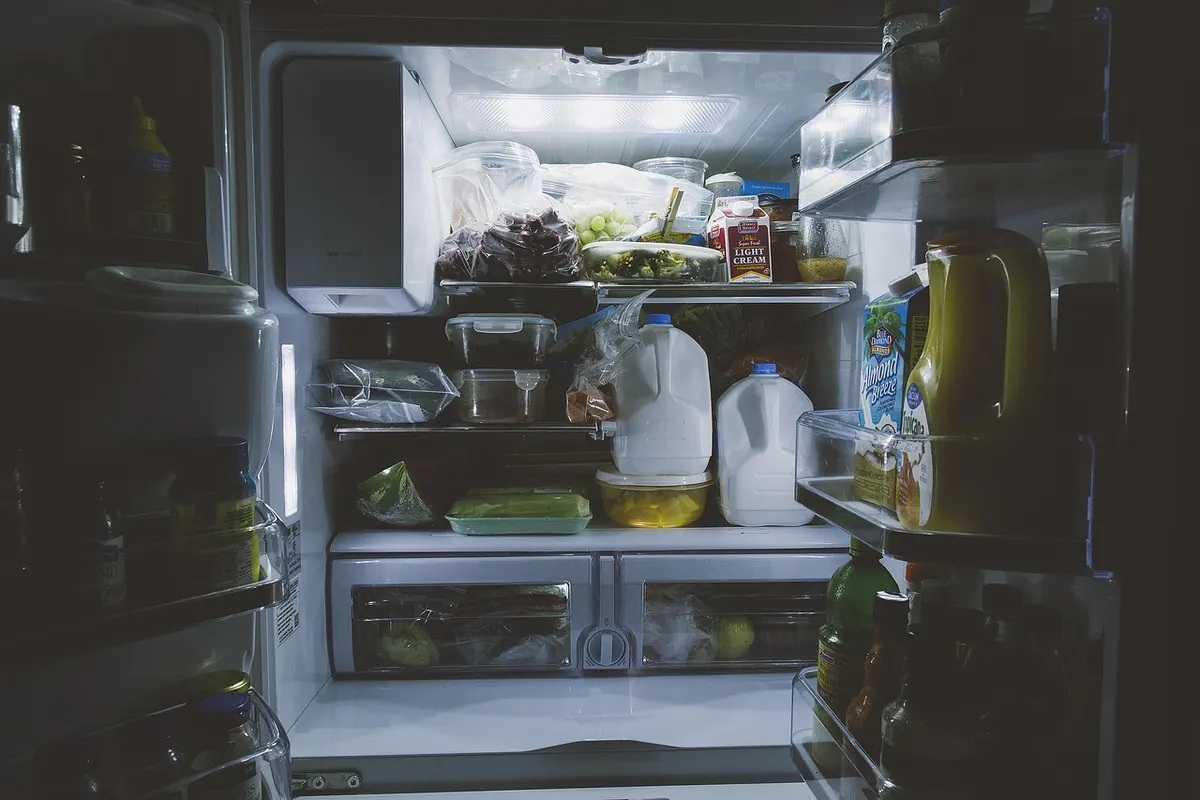 Airtight Containers vs. Original Packaging: Which Keeps Food Fresher?